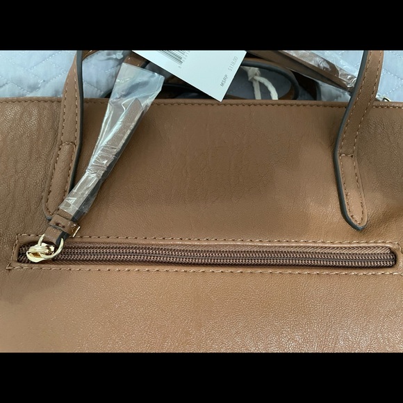 Jessica Simpson Handbag Retails for $118 - Picture 3 of 12
